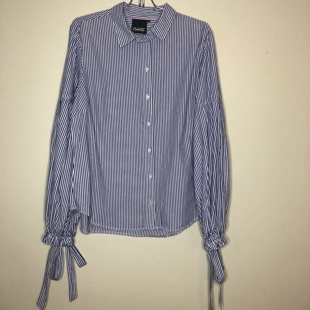 Nanette Lepore top with bows on poet sleeves